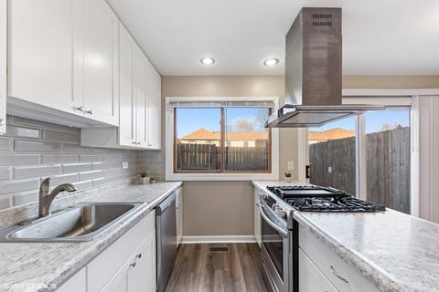 1718 Sessions Walk, Hoffman Estates, IL 60169 photo 6