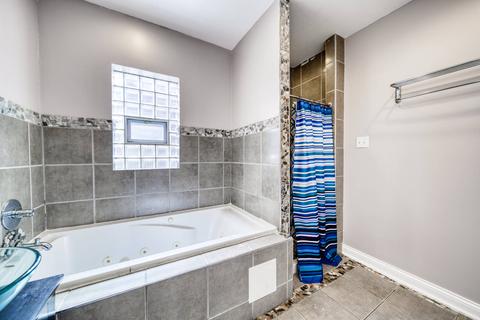4914 N Springfield Ave, Chicago, IL 60625 photo 9