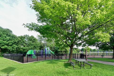 500 Paris Ln, Hoffman Estates, IL 60169 photo 18