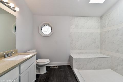 500 Paris Ln, Hoffman Estates, IL 60169 photo 11
