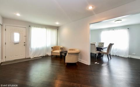 500 Paris Ln, Hoffman Estates, IL 60169 photo 2