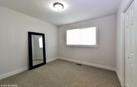 500 Paris Ln, Hoffman Estates, IL 60169 photo 12