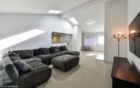 500 Paris Ln, Hoffman Estates, IL 60169 photo 8