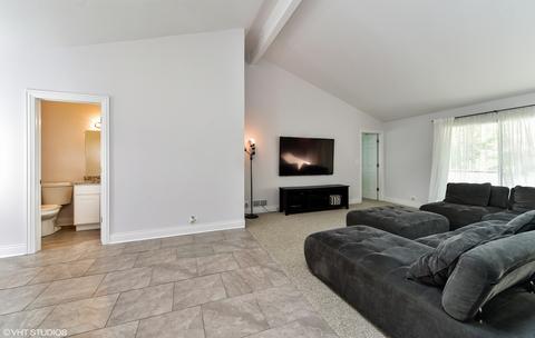 500 Paris Ln, Hoffman Estates, IL 60169 photo 6