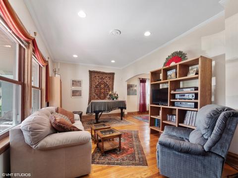 4922 W Cullom Ave, Chicago, IL 60641 photo 2