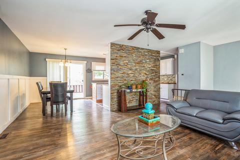 705 Audubon St, Hoffman Estates, IL 60169 photo 5