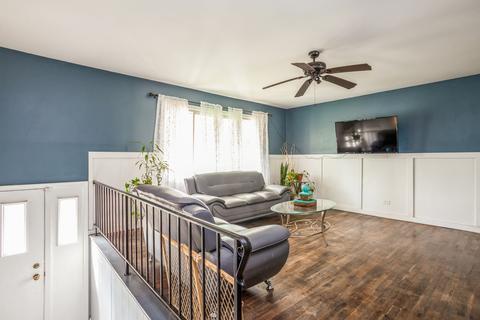 705 Audubon St, Hoffman Estates, IL 60169 photo 3