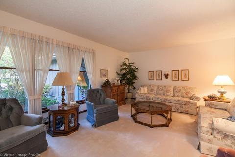 156 Oakmont Dr, Elgin, IL 60123 photo 4