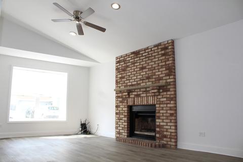 2020 Apache Trl, Round Lake Beach, IL 60073 photo 2