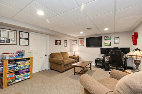 552 Edwards Ave, East Dundee, IL 60118 photo 19