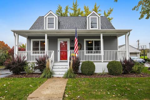552 Edwards Ave, East Dundee, IL 60118 photo 1