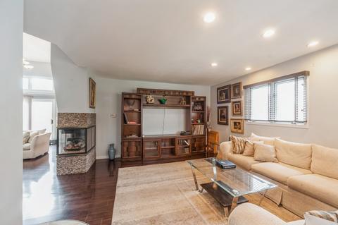 1323 Orrington Ct, Wheeling, IL 60090 photo 3