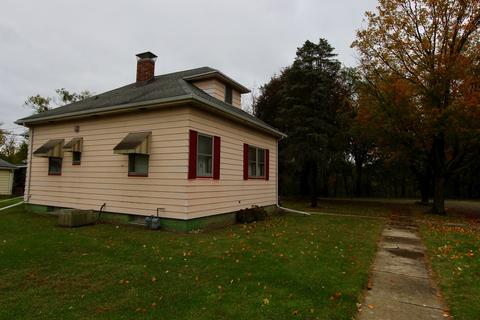 318 E 3rd St, Depue, IL 61322 photo 2