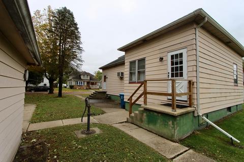 318 E 3rd St, Depue, IL 61322 photo 3