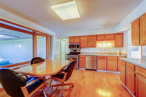 861 Groton Ln, Bartlett, IL 60103 photo 4