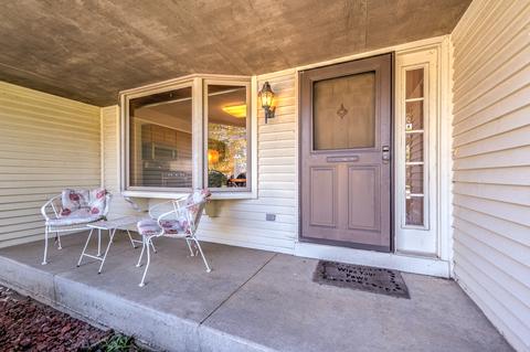 861 Groton Ln, Bartlett, IL 60103 photo 2