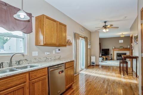 2051 Norwich Dr, Bartlett, IL 60103 photo 5