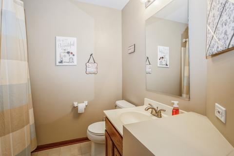 2051 Norwich Dr, Bartlett, IL 60103 photo 13