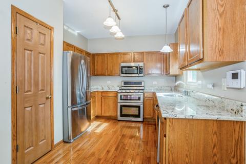 2051 Norwich Dr, Bartlett, IL 60103 photo 4