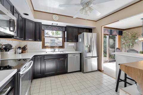 5107 Cambridge Dr, Mchenry, IL 60050 photo 7
