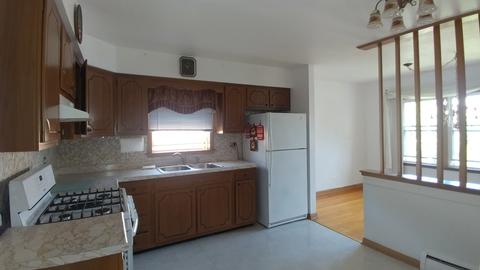 1084 Willson Dr, Des Plaines, IL 60016 photo 4