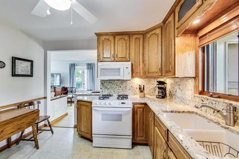 2122 E Craig Dr, Des Plaines, IL 60018 photo 11
