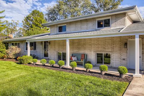 337 Meadow Ct, Willowbrook, IL 60527 photo 2