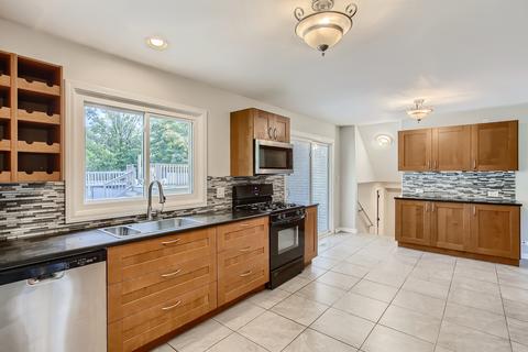 337 Meadow Ct, Willowbrook, IL 60527 photo 4