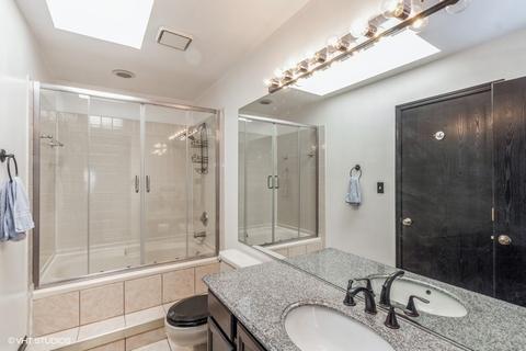 4543 Olmstead Dr, Hoffman Estates, IL 60192 photo 13