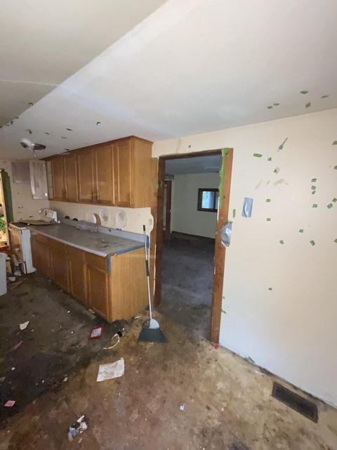 338 E High St, Sycamore, IL 60178 photo 6