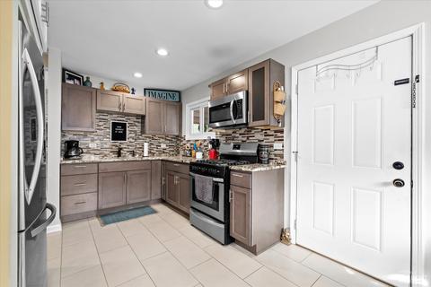 22 Greenfield Rd, Montgomery, IL 60538 photo 7