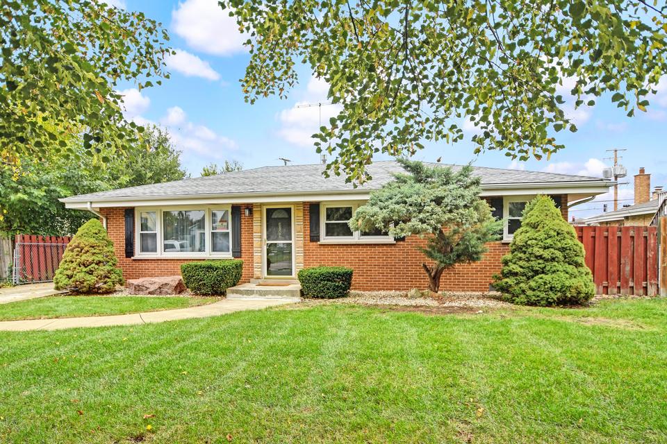 6806 W 95th Pl, Oak Lawn, IL 60453 18 Photos MLS 11258260 Movoto