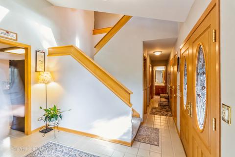 4325 Eisenhower Cir, Hoffman Estates, IL 60192 photo 4
