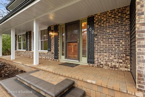 900 Surrey Ln, Algonquin, IL 60102 photo 2