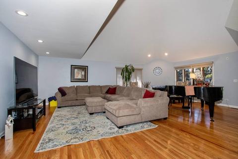 2274 Douglas Ave, Des Plaines, IL 60018 photo 9
