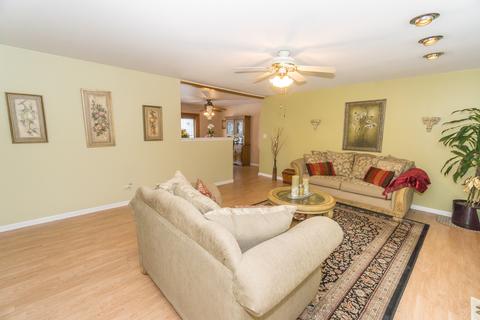 1045 Valley Stream Dr, Wheeling, IL 60090 photo 5