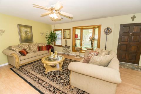 1045 Valley Stream Dr, Wheeling, IL 60090 photo 7