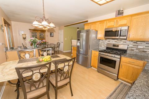 1045 Valley Stream Dr, Wheeling, IL 60090 photo 13
