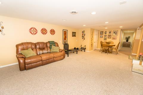 1045 Valley Stream Dr, Wheeling, IL 60090 photo 22