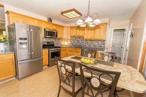 1045 Valley Stream Dr, Wheeling, IL 60090 photo 11