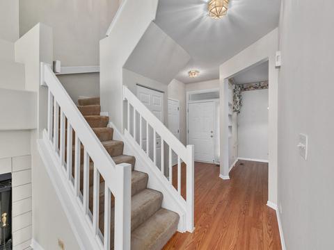 3085 Anton Dr, Aurora, IL 60504 photo 2