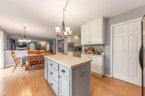 2910 Avalon Ct, Elgin, IL 60124 photo 10