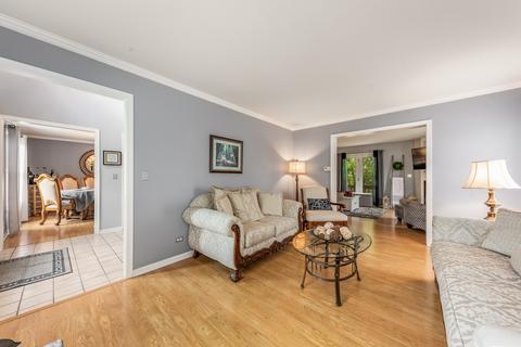 2910 Avalon Ct, Elgin, IL 60124 photo 2