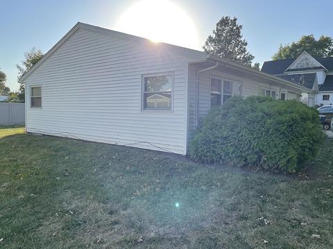 403 Clinton Ct, Morrison, IL 61270 photo 4