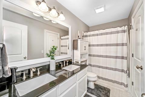 3925 S Pointe Dr #E, Dekalb, IL 60115 photo 13