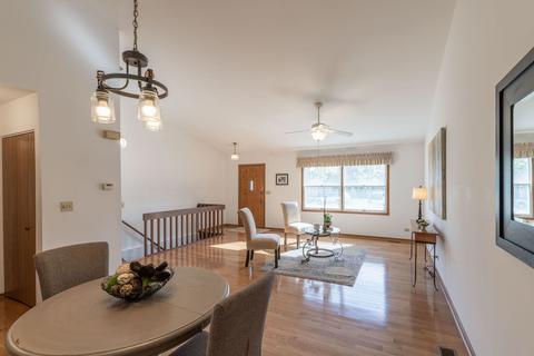 725 Alice Pl, Elgin, IL 60123 photo 3