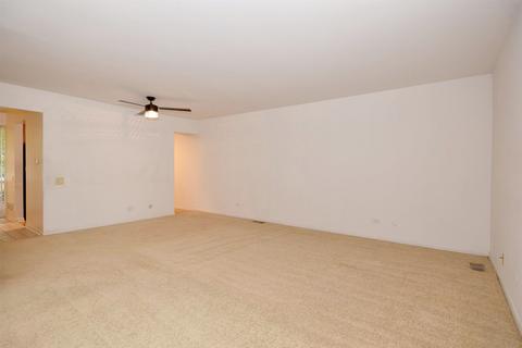 13 Maple Tree Ct, Elmhurst, IL 60126 photo 4