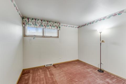 156 Ambleside Rd, Des Plaines, IL 60016 photo 13