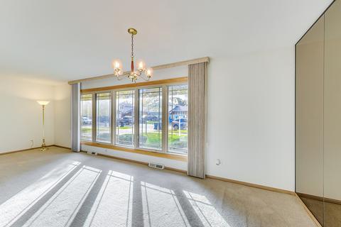 156 Ambleside Rd, Des Plaines, IL 60016 photo 5