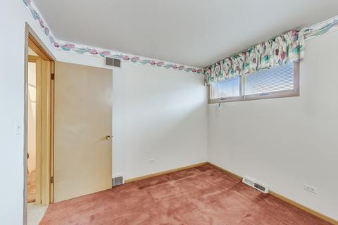 156 Ambleside Rd, Des Plaines, IL 60016 photo 14